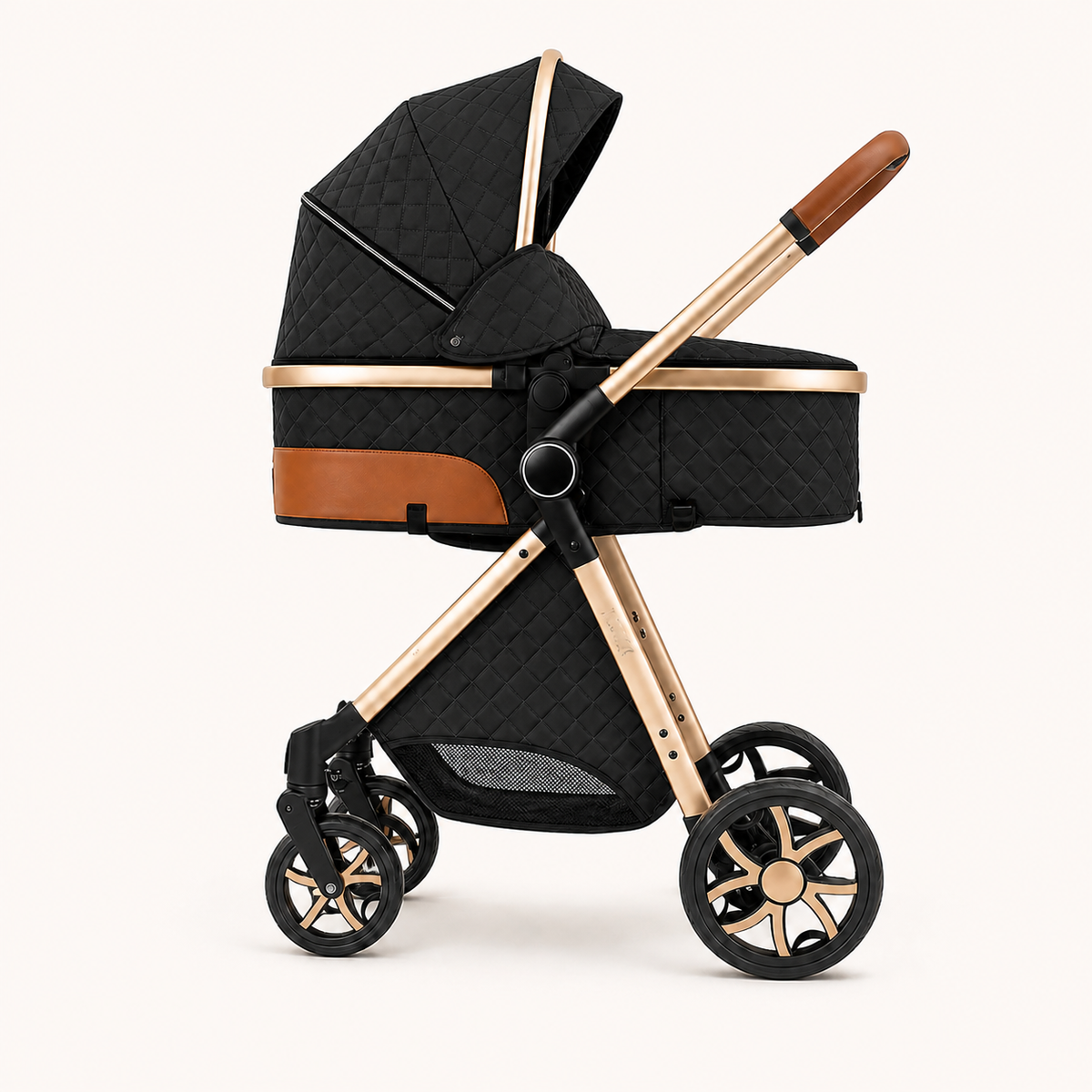 Poussette VERONA Reverso Noir : nacelle matelassée noire, châssis champagne et poignée cuir camel